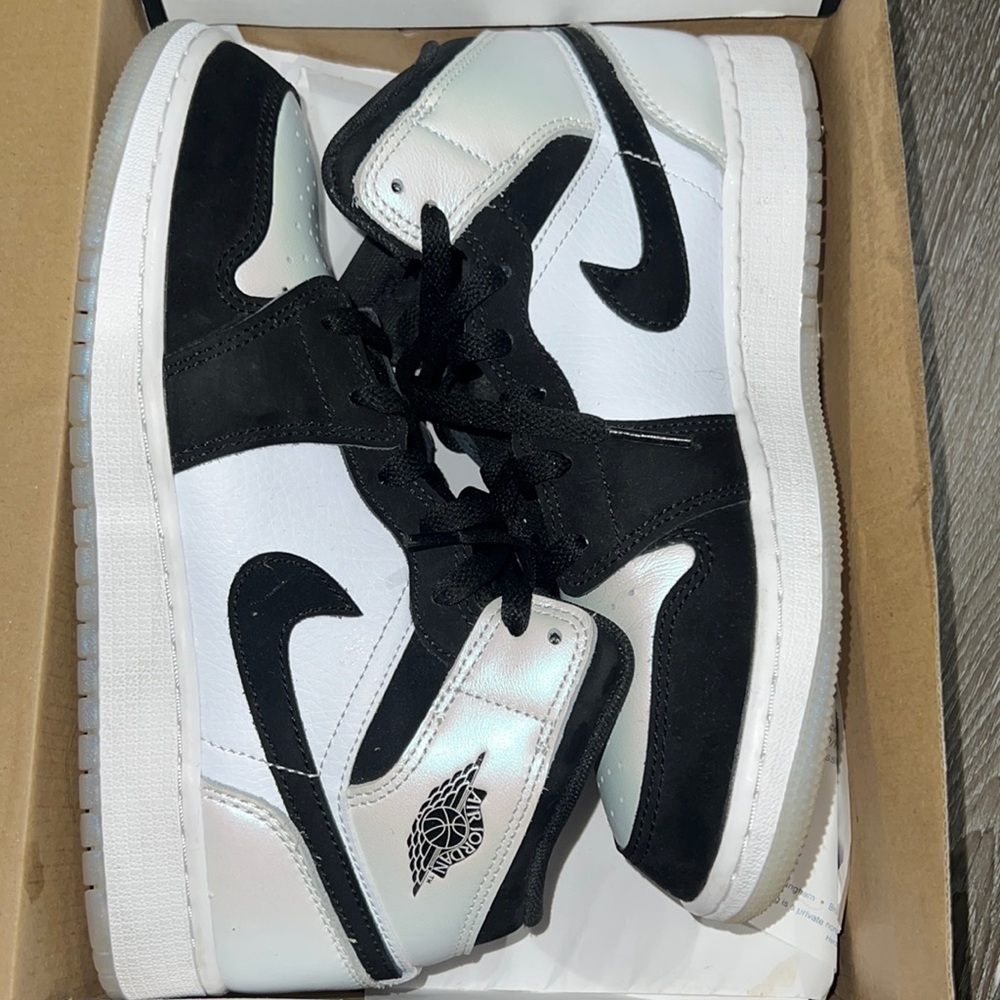 6y Air Jordan Mid 1